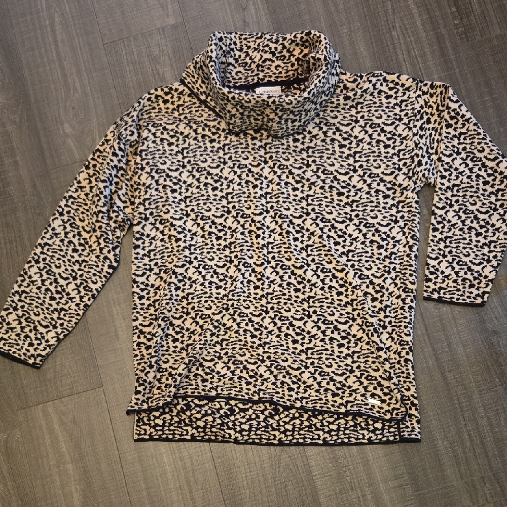 Calvin Klein Black and Tan Patterned Sweater